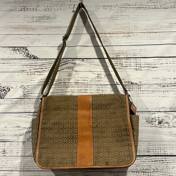 Coach Signature Print Classic Messenger‎ Bag - Picture 1 of 7